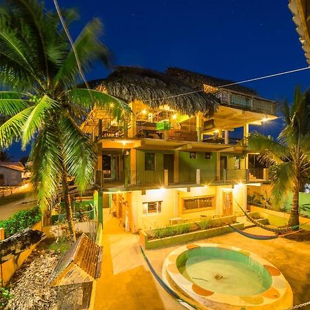 A Piece Of Ground Hostel Punta Gorda Exterior foto