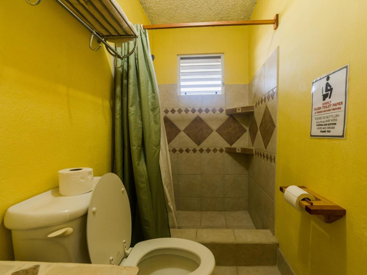 A Piece Of Ground Hostel Punta Gorda Exterior foto