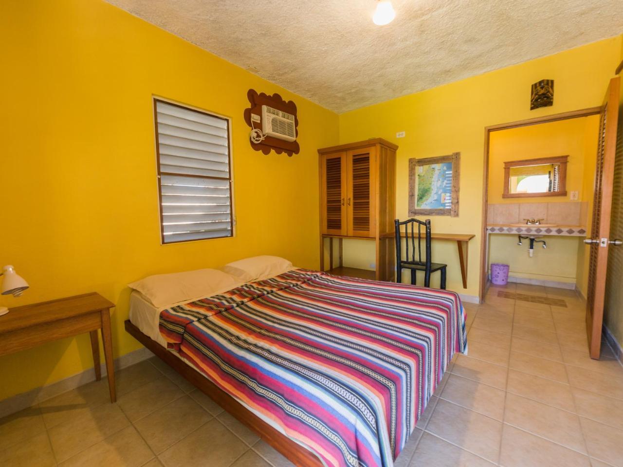 A Piece Of Ground Hostel Punta Gorda Exterior foto