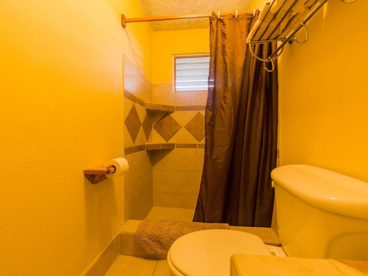 A Piece Of Ground Hostel Punta Gorda Exterior foto