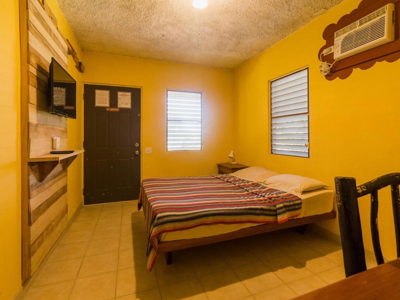 A Piece Of Ground Hostel Punta Gorda Exterior foto