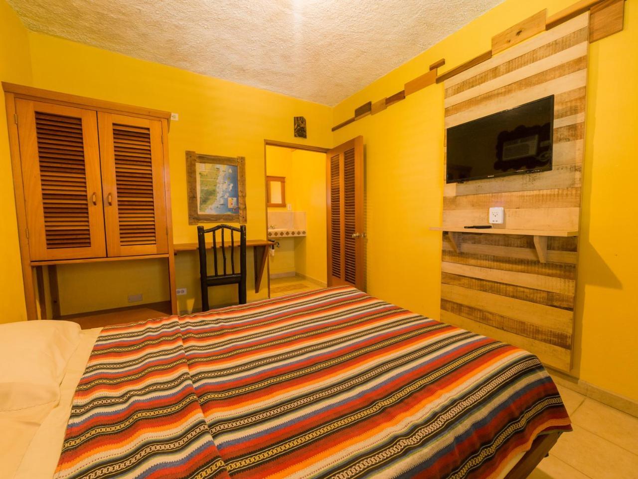 A Piece Of Ground Hostel Punta Gorda Exterior foto