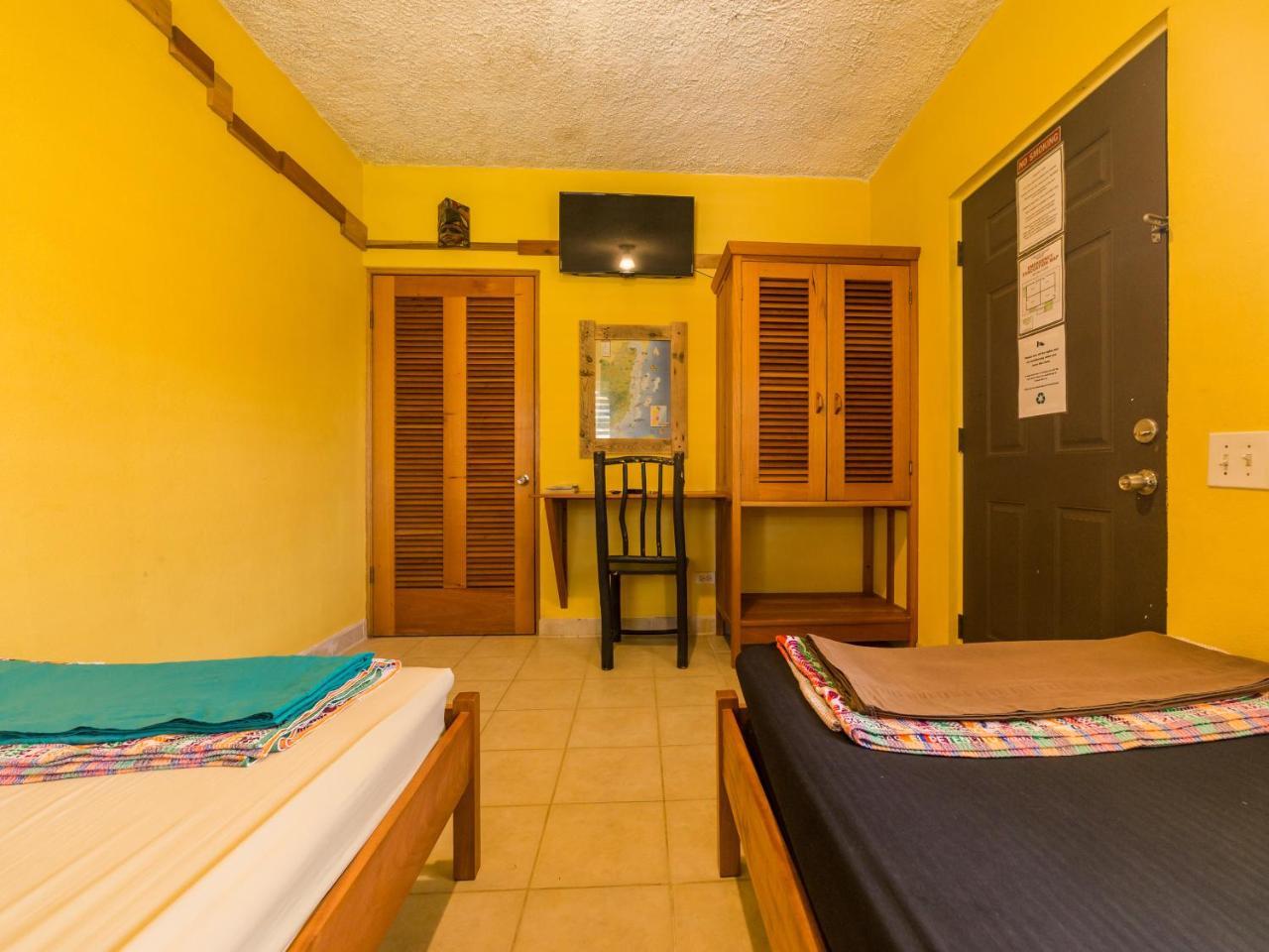 A Piece Of Ground Hostel Punta Gorda Exterior foto