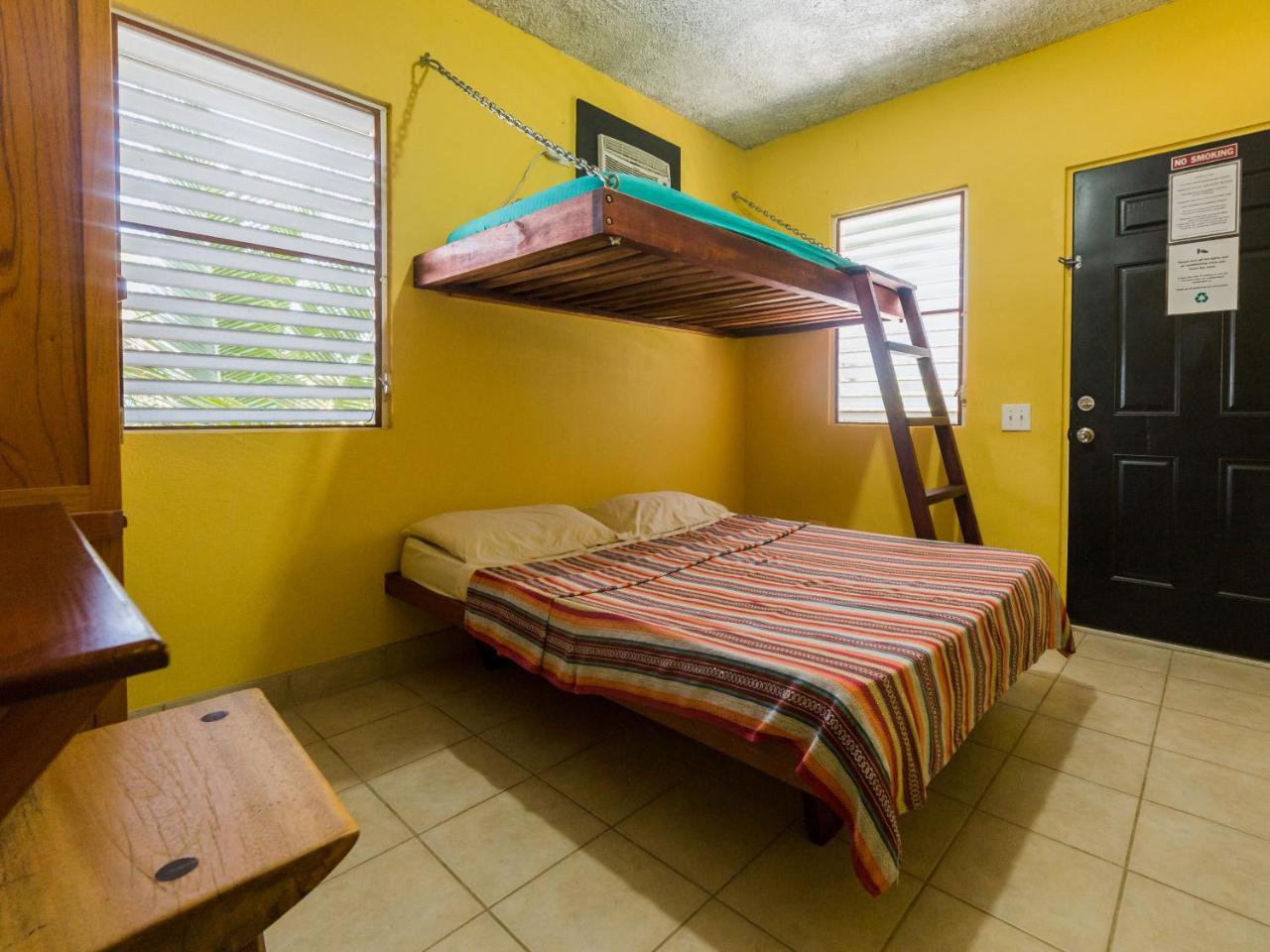 A Piece Of Ground Hostel Punta Gorda Exterior foto