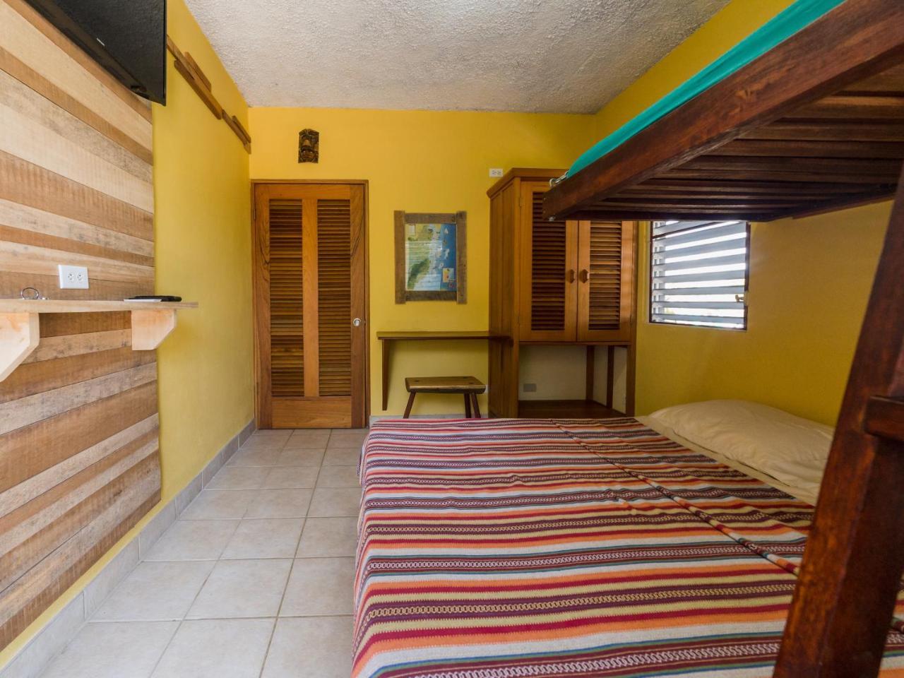 A Piece Of Ground Hostel Punta Gorda Exterior foto