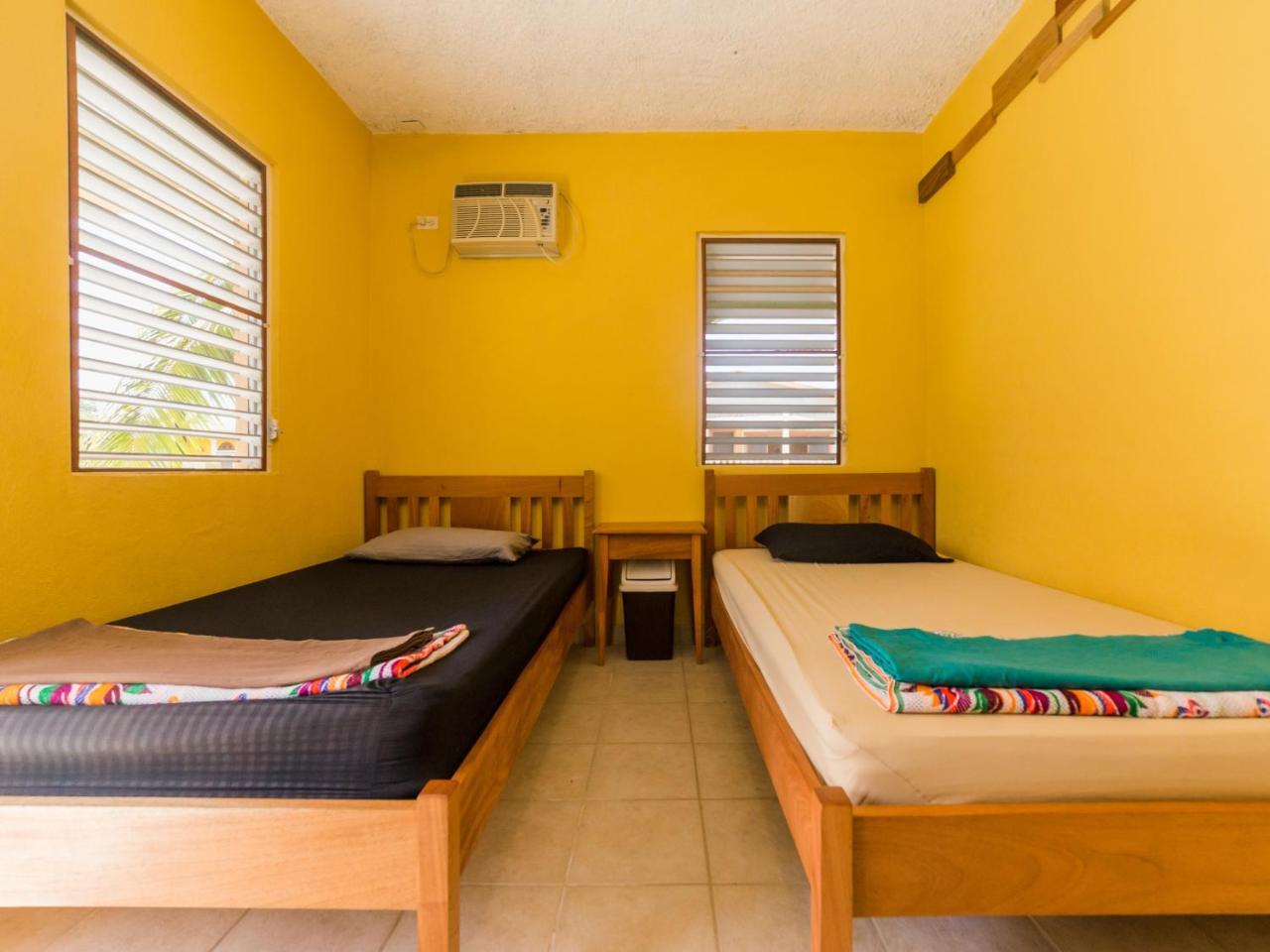 A Piece Of Ground Hostel Punta Gorda Exterior foto