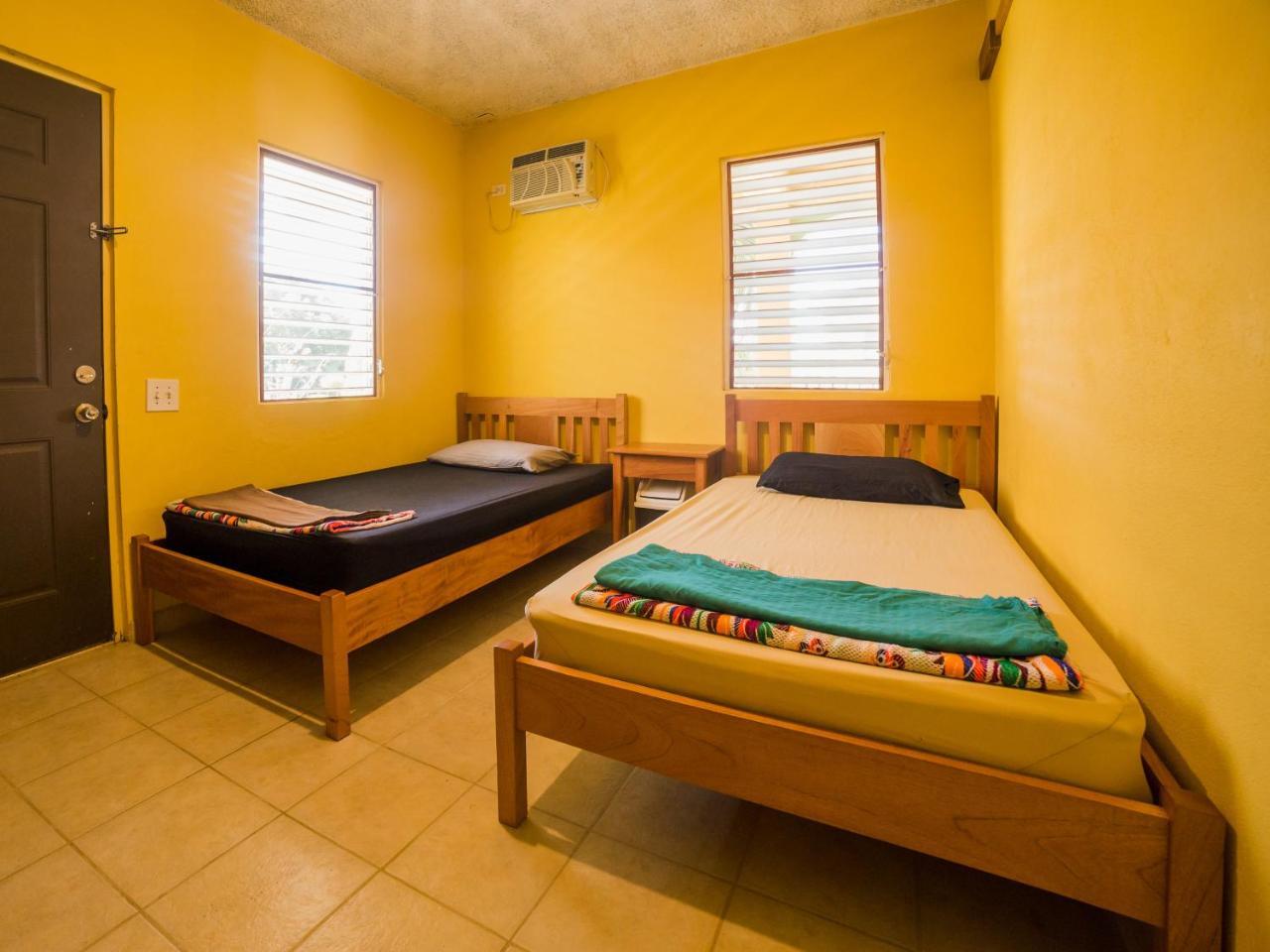 A Piece Of Ground Hostel Punta Gorda Exterior foto