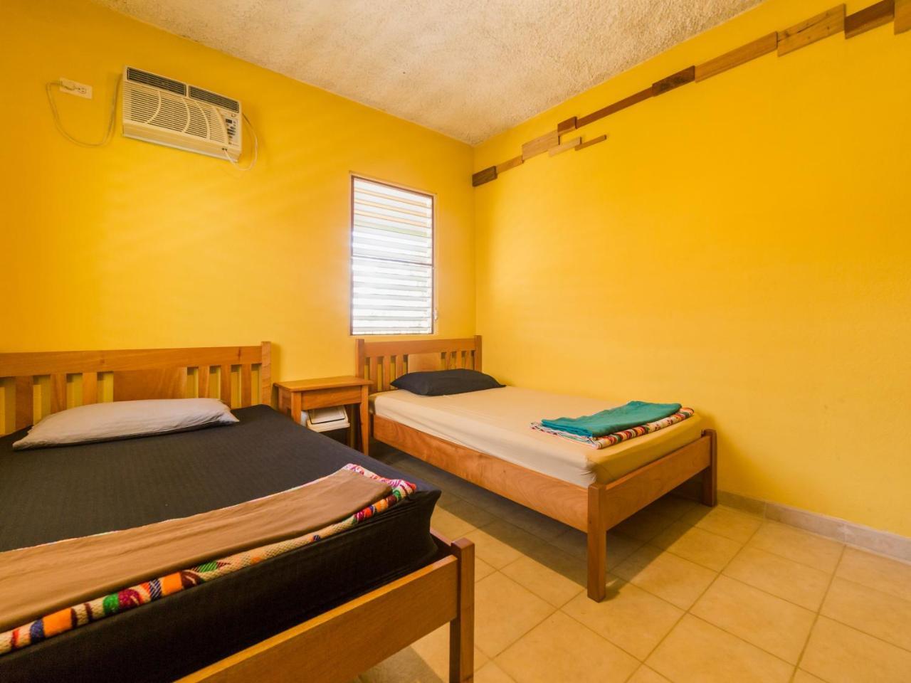 A Piece Of Ground Hostel Punta Gorda Exterior foto