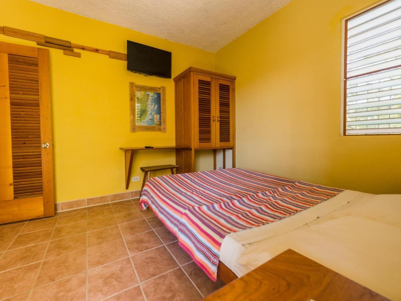 A Piece Of Ground Hostel Punta Gorda Exterior foto