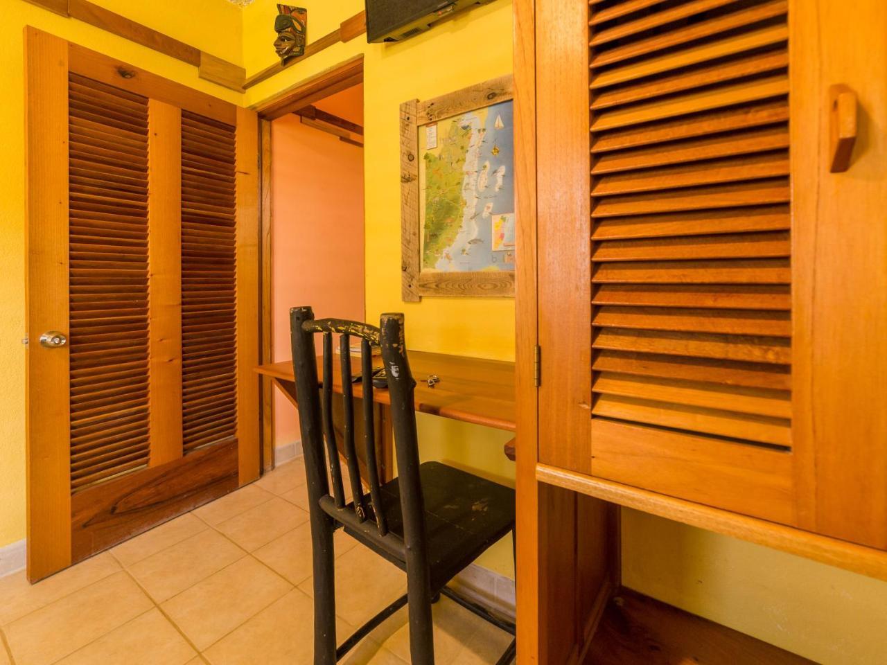 A Piece Of Ground Hostel Punta Gorda Exterior foto