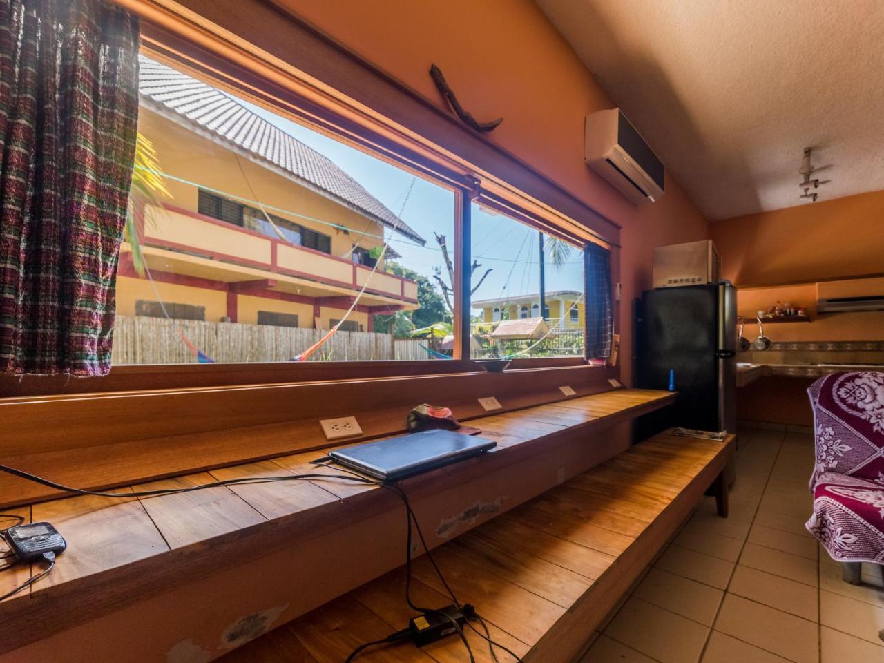 A Piece Of Ground Hostel Punta Gorda Exterior foto